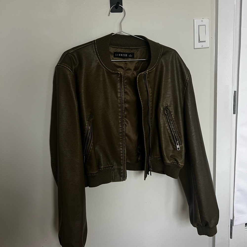 LIONNESS bomber